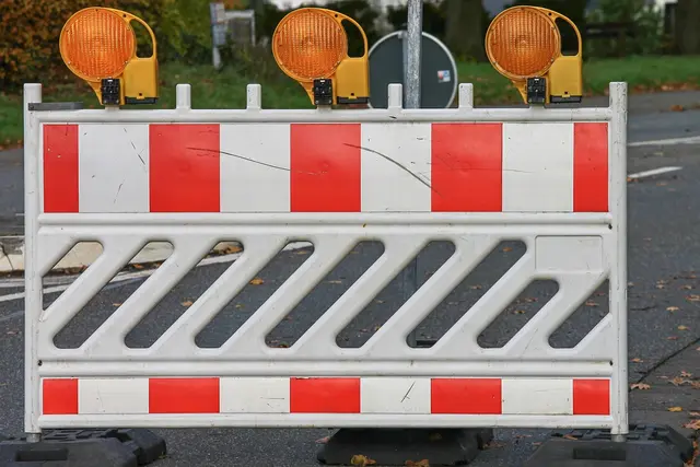 Schild Straßensperrung